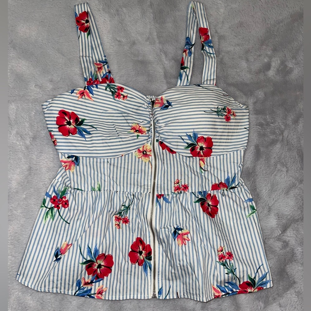 Floral Top with Functional Zipper size Large